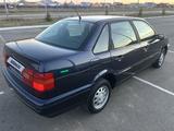 Volkswagen Passat 1994 года за 1 650 000 тг. в Уральск – фото 4