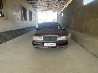 Mercedes-Benz E 230