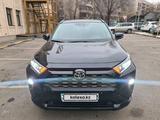 Toyota RAV4 2021 года за 18 100 000 тг. в Алматы