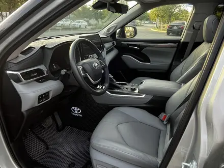 Toyota Highlander 2023 года за 27 000 000 тг. в Атырау – фото 13