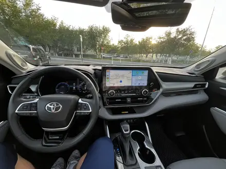 Toyota Highlander 2023 года за 27 000 000 тг. в Атырау – фото 17