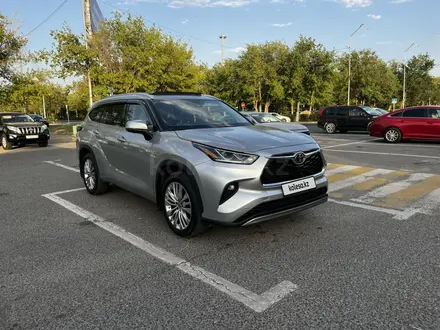 Toyota Highlander 2023 года за 27 000 000 тг. в Атырау