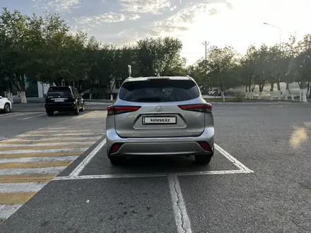 Toyota Highlander 2023 года за 27 000 000 тг. в Атырау – фото 6