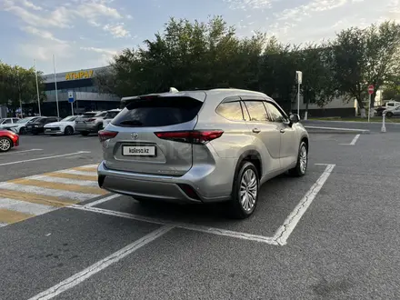 Toyota Highlander 2023 года за 27 000 000 тг. в Атырау – фото 7
