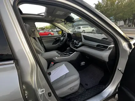 Toyota Highlander 2023 года за 27 000 000 тг. в Атырау – фото 9
