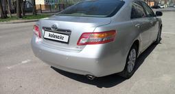 Toyota Camry 2010 года за 9 500 000 тг. в Алматы – фото 2