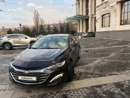 Chevrolet Malibu 2020 года за 10 800 000 тг. в Алматы – фото 2