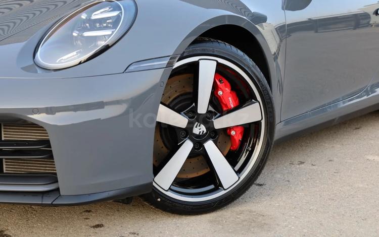 Porsche 911 Carrera S — миниатюра 3