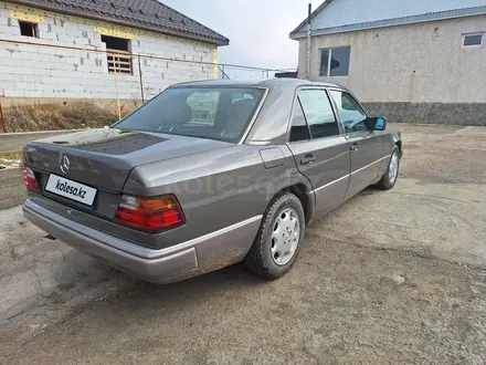 Mercedes-Benz E 220 1993 года за 2 200 000 тг. в Алматы – фото 3