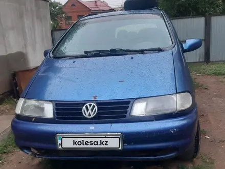 Volkswagen Sharan 1997 года за 1 500 000 тг. в Уральск