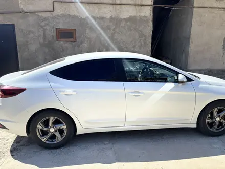 Hyundai Elantra 2019 года за 7 700 000 тг. в Шымкент – фото 5