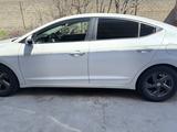 Hyundai Elantra 2019 года за 7 700 000 тг. в Шымкент – фото 2