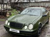 Mercedes-Benz CLK 230 1999 годаүшін2 700 000 тг. в Алматы – фото 2