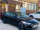 Hyundai Elantra 2018 года за 3 400 000 тг. в Уральск – фото 2