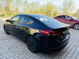 Hyundai Elantra 2018 года за 3 400 000 тг. в Уральск – фото 3