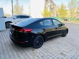 Hyundai Elantra 2018 года за 3 400 000 тг. в Уральск – фото 4