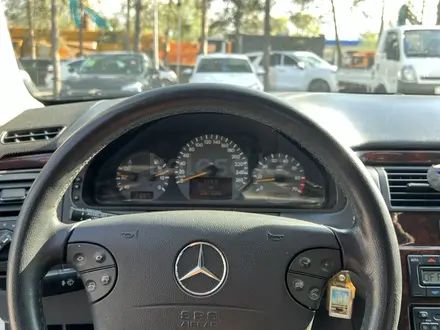 Mercedes-Benz E 320 2000 года за 6 500 000 тг. в Алматы – фото 9