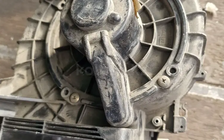 Мотор печки Isuzu Bighorn 1995 UBS69GW 4JG2 за 25 000 тг. в Алматы