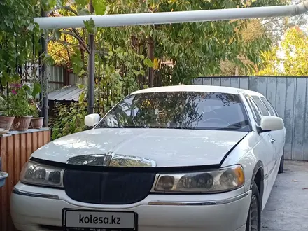 Lincoln Town Car 2000 года за 3 000 000 тг. в Алматы