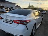 Toyota Camry 2019 года за 11 750 000 тг. в Астана – фото 3