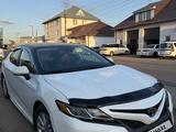 Toyota Camry 2019 года за 11 750 000 тг. в Астана – фото 2