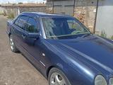 Mercedes-Benz E 230 1997 года за 2 100 000 тг. в Караганда – фото 2