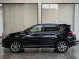 Toyota RAV4 2016 года за 7 800 000 тг. в Актобе – фото 2