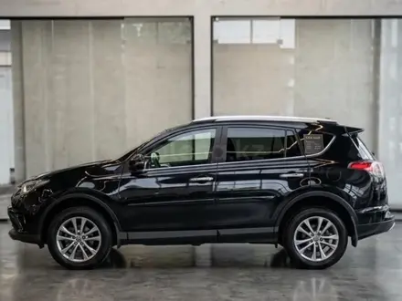 Toyota RAV4 2016 года за 7 800 000 тг. в Актобе – фото 2