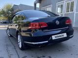 Volkswagen Passat 2013 годаfor5 600 000 тг. в Алматы – фото 2