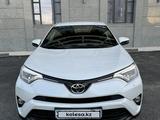 Toyota RAV4 2018 года за 13 500 000 тг. в Шымкент