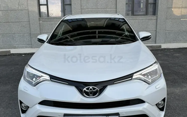 Toyota RAV4 2018 года за 12 800 000 тг. в Шымкент