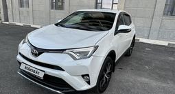 Toyota RAV4 2018 года за 13 500 000 тг. в Шымкент – фото 2