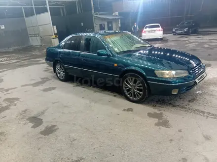 Toyota Camry 1998 года за 3 300 000 тг. в Шымкент – фото 2