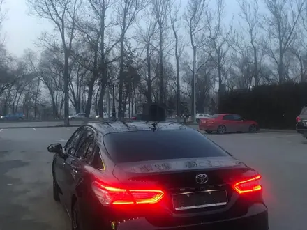 Toyota Camry 2019 года за 16 500 000 тг. в Атырау – фото 4