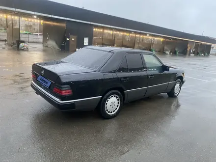 Mercedes-Benz E 220 1989 года за 1 320 000 тг. в Алматы – фото 2