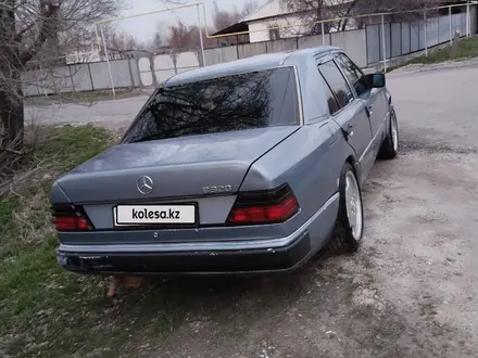 Mercedes-Benz E 260 1991 года за 1 400 000 тг. в Талдыкорган – фото 3