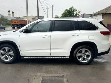 Toyota Highlander 2018 года за 18 300 000 тг. в Шымкент