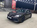 Toyota Camry 2023 года за 11 000 000 тг. в Шымкент – фото 2