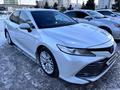 Toyota Camry 2021 года за 16 800 000 тг. в Астана – фото 2