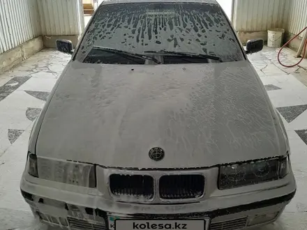 BMW 320 1992 года за 800 000 тг. в Айтеке би – фото 2