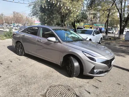 Hyundai Elantra 2023 года за 10 900 000 тг. в Алматы – фото 2