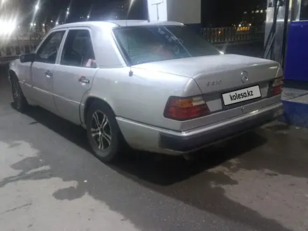 Mercedes-Benz E 230 1993 года за 1 300 000 тг. в Рудный – фото 2