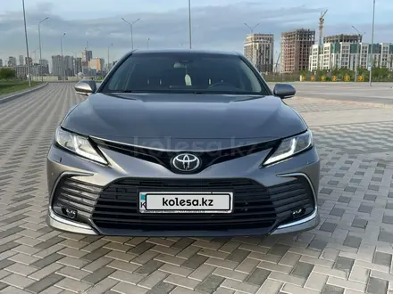 Toyota Camry 2023 года за 16 000 000 тг. в Астана