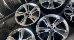 Комплект дисков Bentley на резине Hankook R21 за 850 000 тг. в Алматы