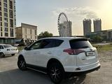 Toyota RAV4 2017 года за 12 300 000 тг. в Алматы – фото 3