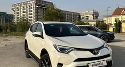 Toyota RAV4 2017 года за 12 300 000 тг. в Алматы