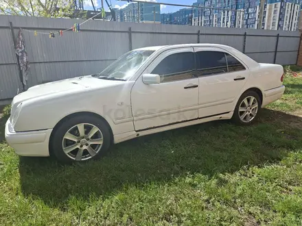 Mercedes-Benz E 280 1996 года за 2 100 000 тг. в Костанай – фото 2