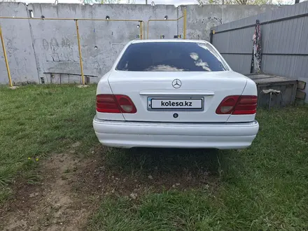 Mercedes-Benz E 280 1996 года за 2 100 000 тг. в Костанай – фото 3