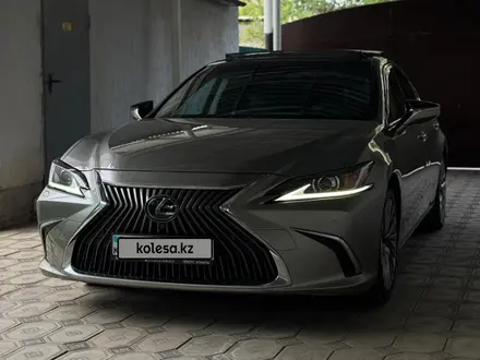 Lexus ES 250 2018 года за 18 300 000 тг. в Алматы – фото 2
