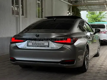 Lexus ES 250 2018 года за 18 300 000 тг. в Алматы – фото 7